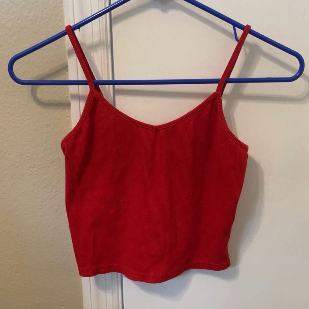 red crop tank top